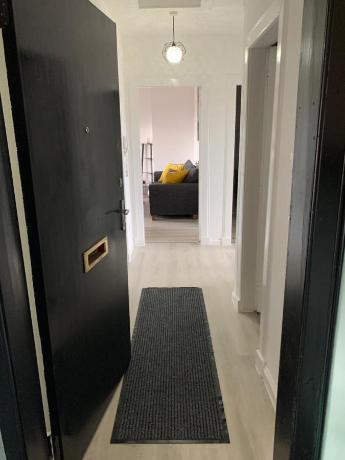 Lovely 2 Bedroom Apartment In Central Location 그리녹 외부 사진