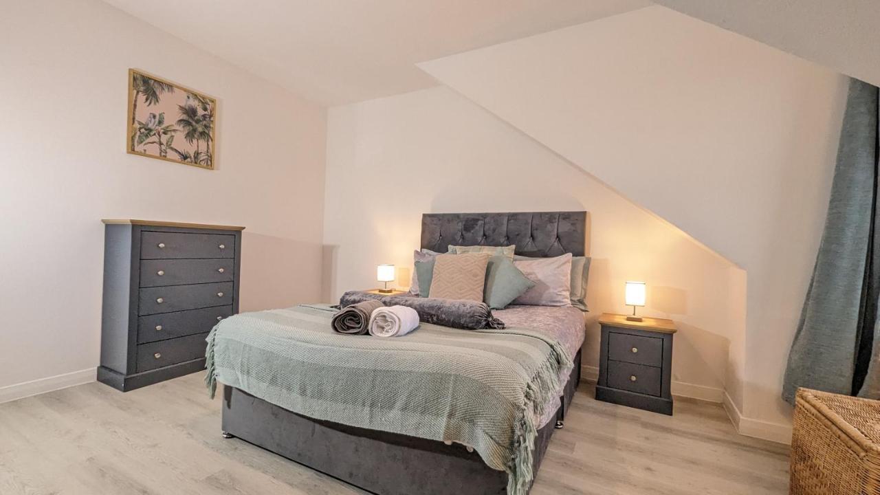 Lovely 2 Bedroom Apartment In Central Location 그리녹 외부 사진