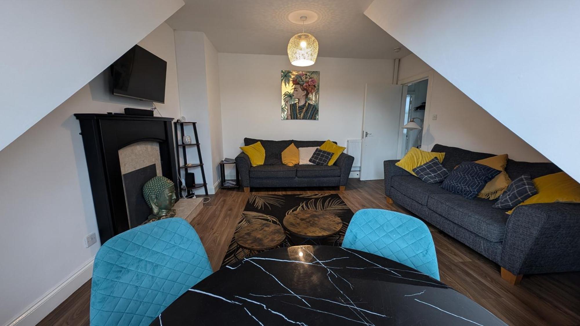 Lovely 2 Bedroom Apartment In Central Location 그리녹 외부 사진